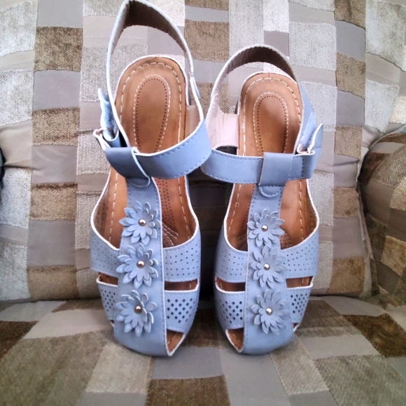 Tano Purse & Grey Sandals Set - Picture 6 of 8